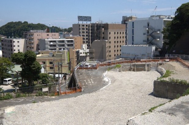 横須賀市諏訪公園より見たる全市の惨状（現在）