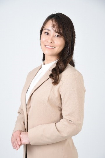 鈴木彩香氏