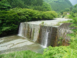 稲郷えん堤：松田町寄（昭和3年完成）