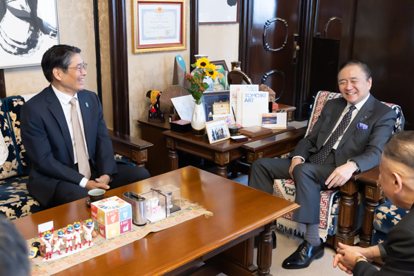 伊藤直樹次期在ベトナム日本国特命全権大使が県庁を訪問してくださいました