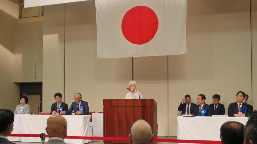 拉致被害者の帰国を求める切実な思いを訴えるや横田早紀江さん