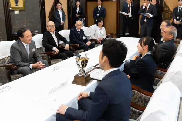 松尾選手と談笑する私