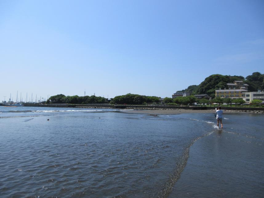 10時12分頃の満ちてきている浜辺