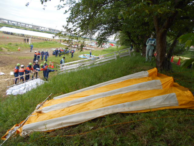 T型マット張り工