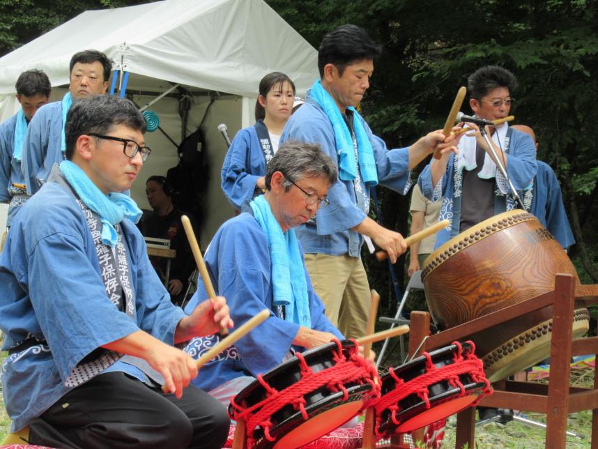 祭囃子の演奏