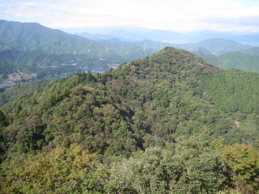 10月21日高取山から仏果山方面色づき始め