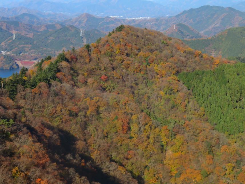 仏果山山頂から高取山方向