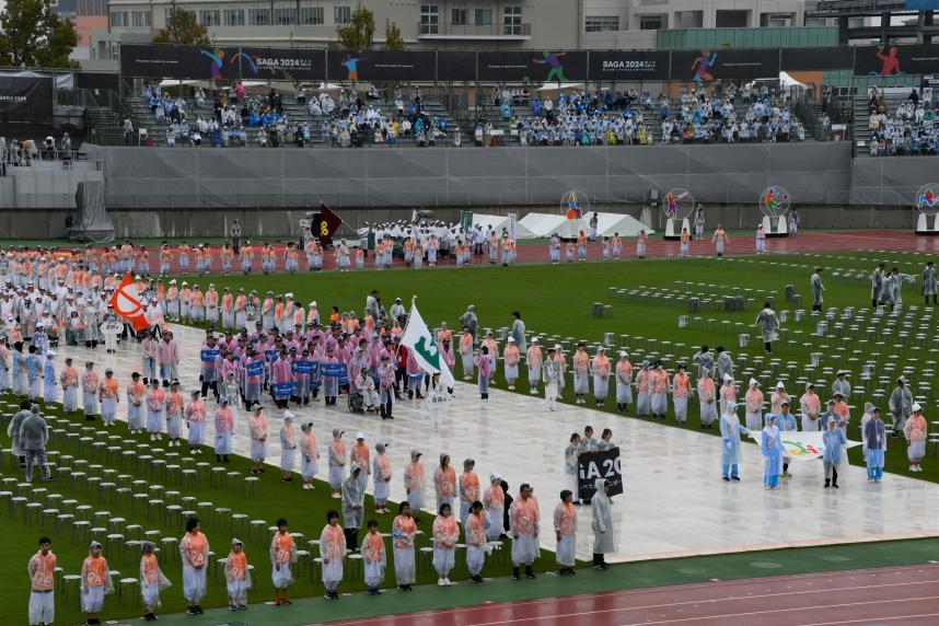 青森県を先頭に選手入場