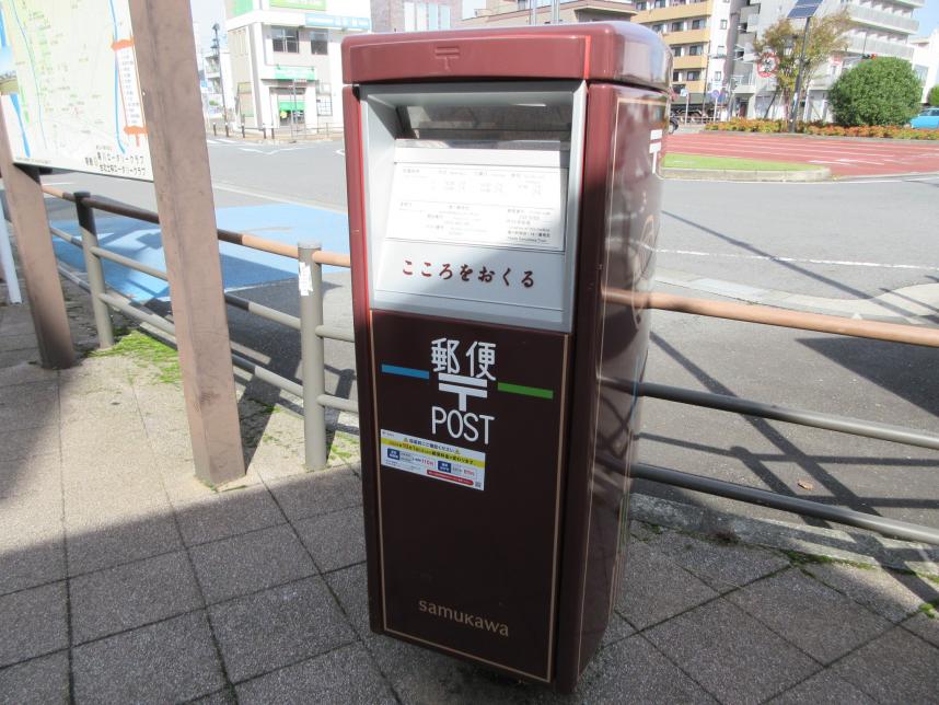 寒川町駅前の上品なポスト