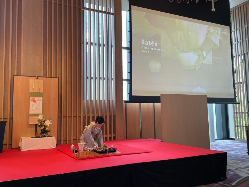 JAPAN TEA FESTIVAL 2024の様子（抹茶作りの実演）