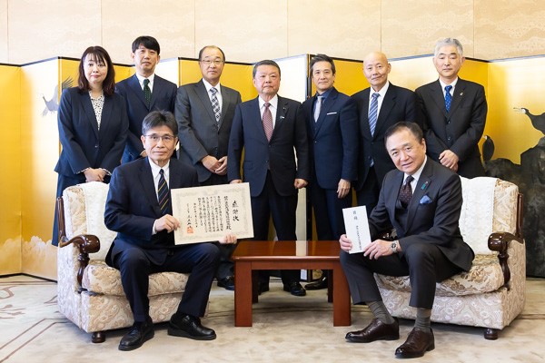 皆さんと記念写真