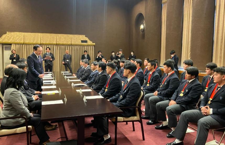 皆さんにお話しする知事