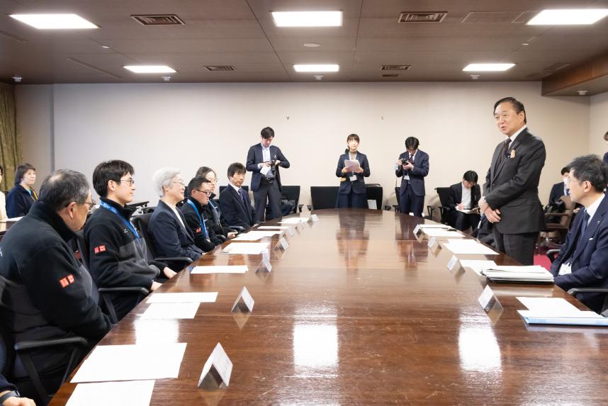 激励の言葉をお伝えする知事