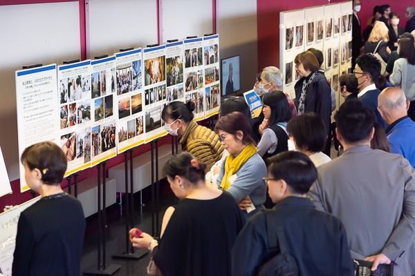 ウクライナの写真パネルなどの展示