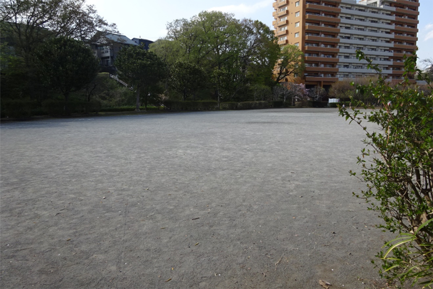 カニが沢公園中央広場2