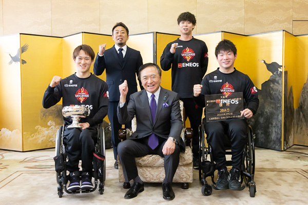 皆さんと記念写真