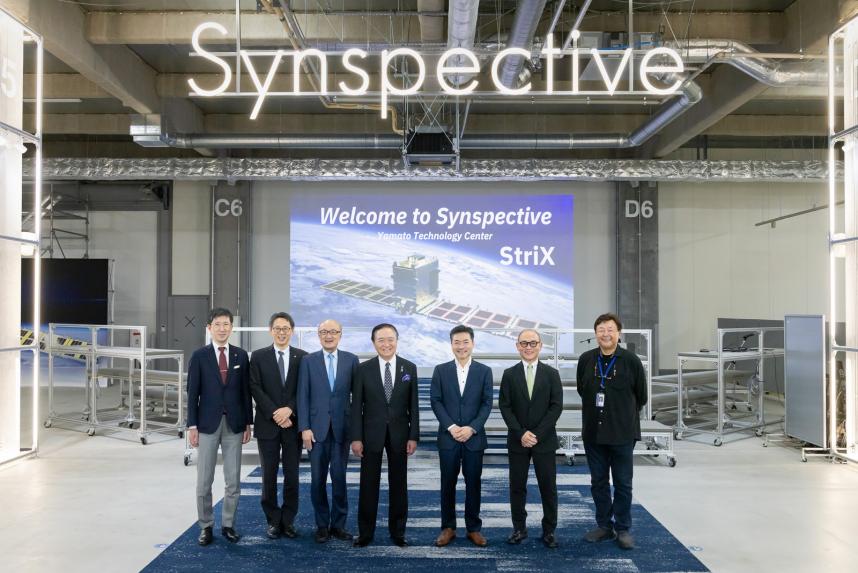 同社での記念写真