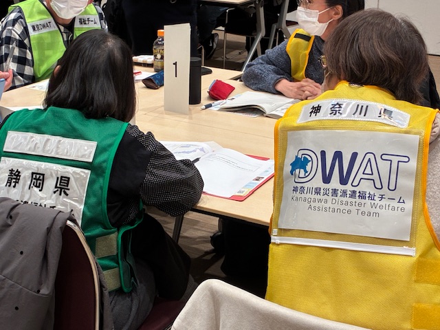 神奈川DWATと東京DWATのビブスがならぶ写真