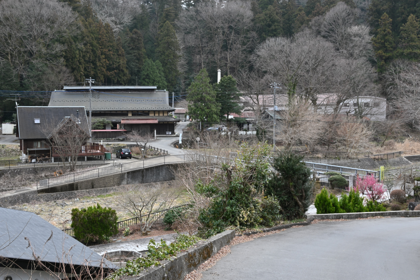 久保田酒造を坂の上から望む