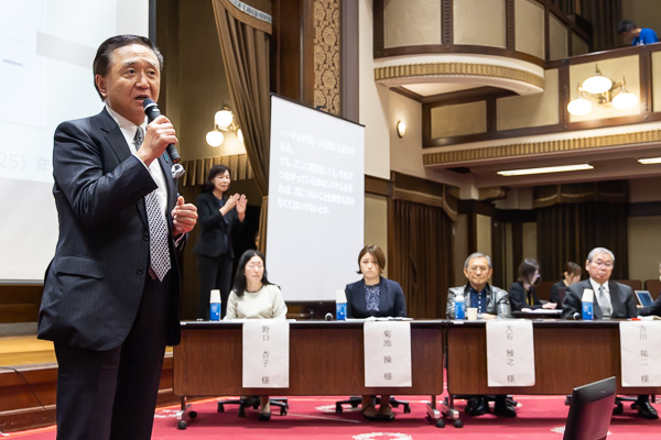 知事と登壇者写真