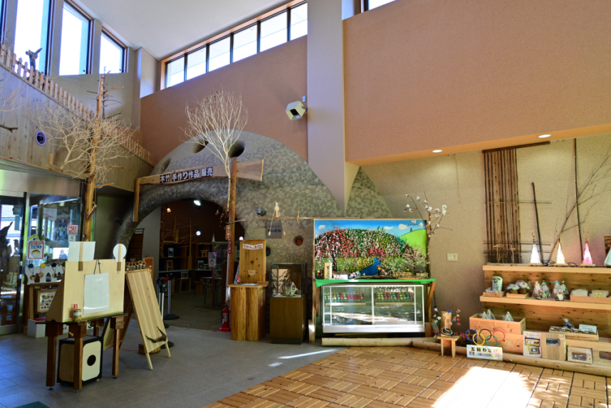 工芸工房村（県立あいかわ公園内）