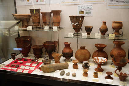 史跡相模国分寺跡に隣接する温古館の展示