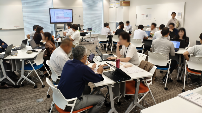 京浜急行電鉄株式会社の職場研修（ディスカッション）の様子