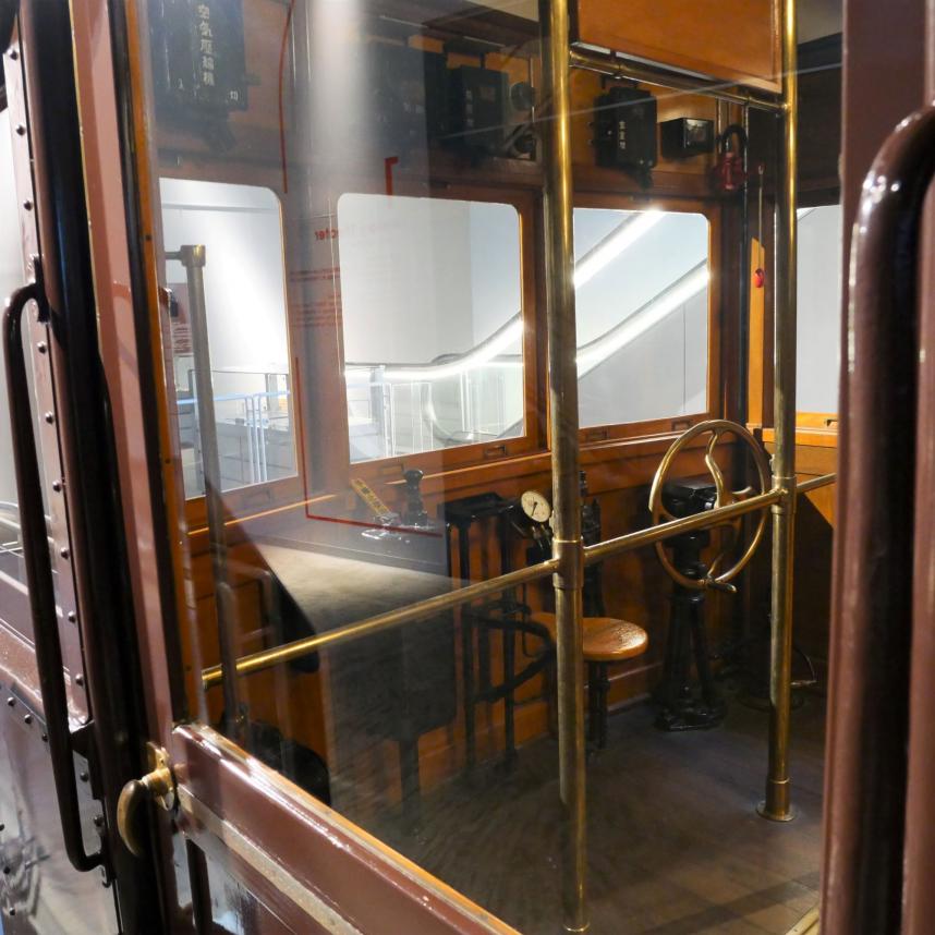 モハ1の車内その1