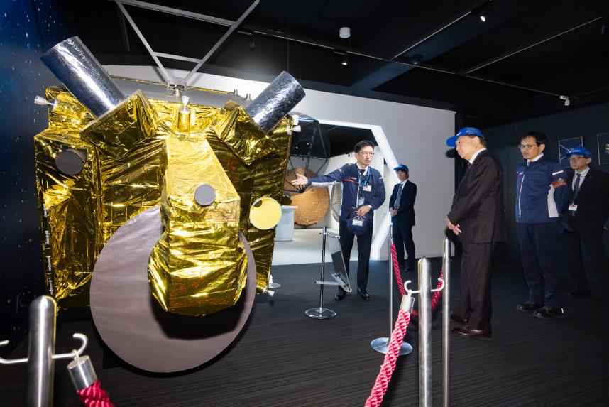 人工衛星模型説明写真