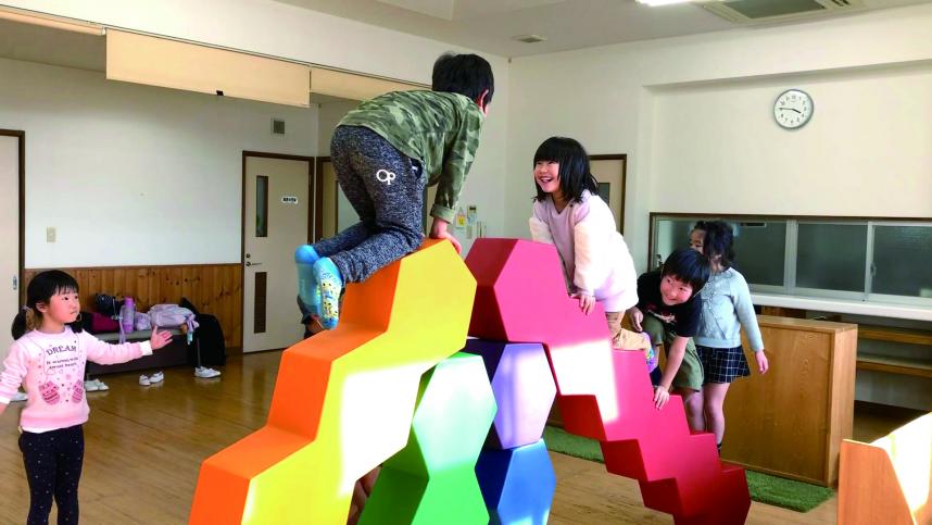 インクルーシブ遊具(グランドハニカム)