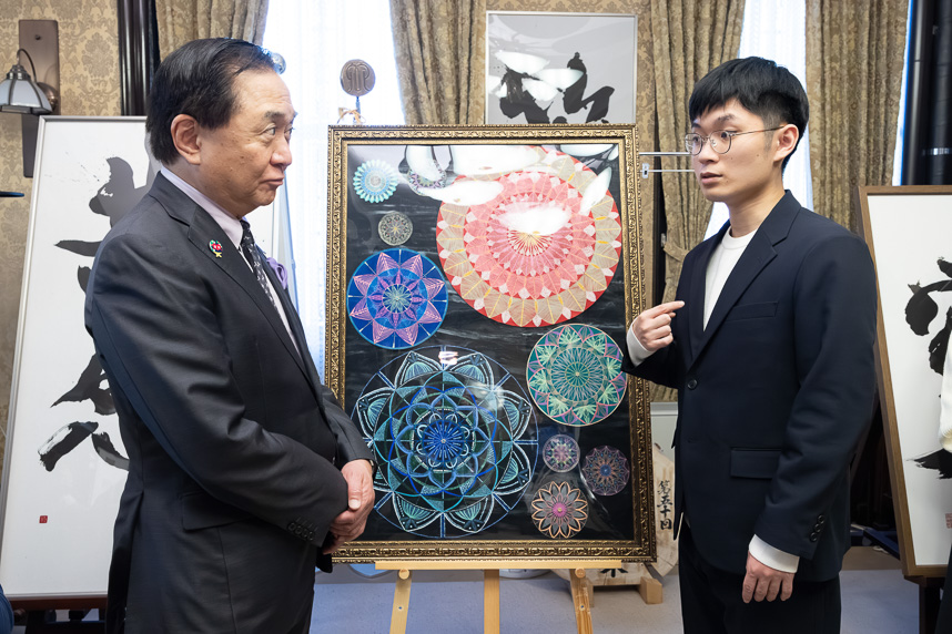 作者と知事写真