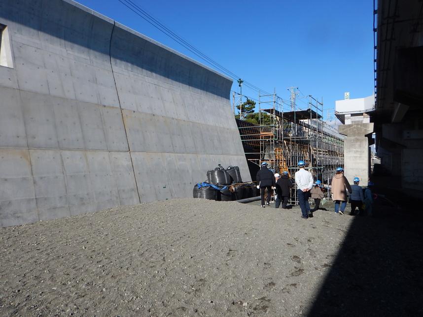 小田原海岸護岸嵩上げ