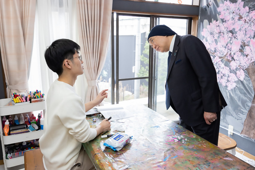 知事とKAIさん写真