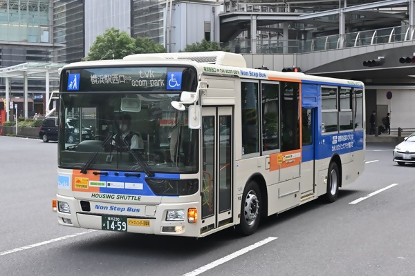 シャトルバス