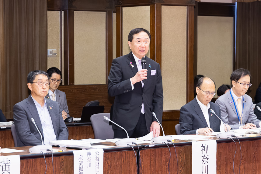 知事あいさつ写真
