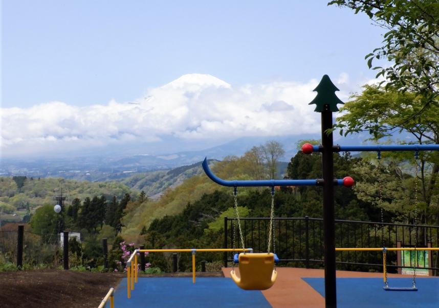 山北つぶらの公園ブランコからの風景