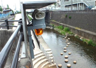 回転灯およびスピーカー