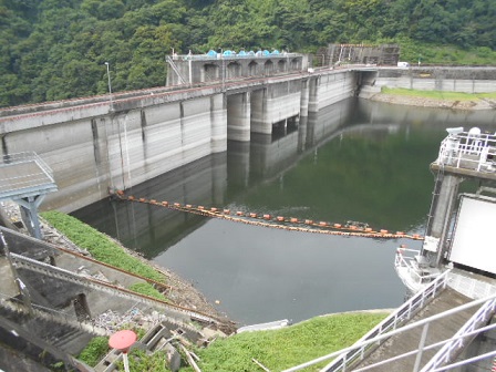 城山ダム夏の状況の画像