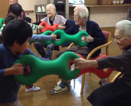 子どもと高齢者の交流型レクリエーション教室