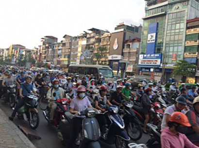 ハノイ市の沢山のバイク写真