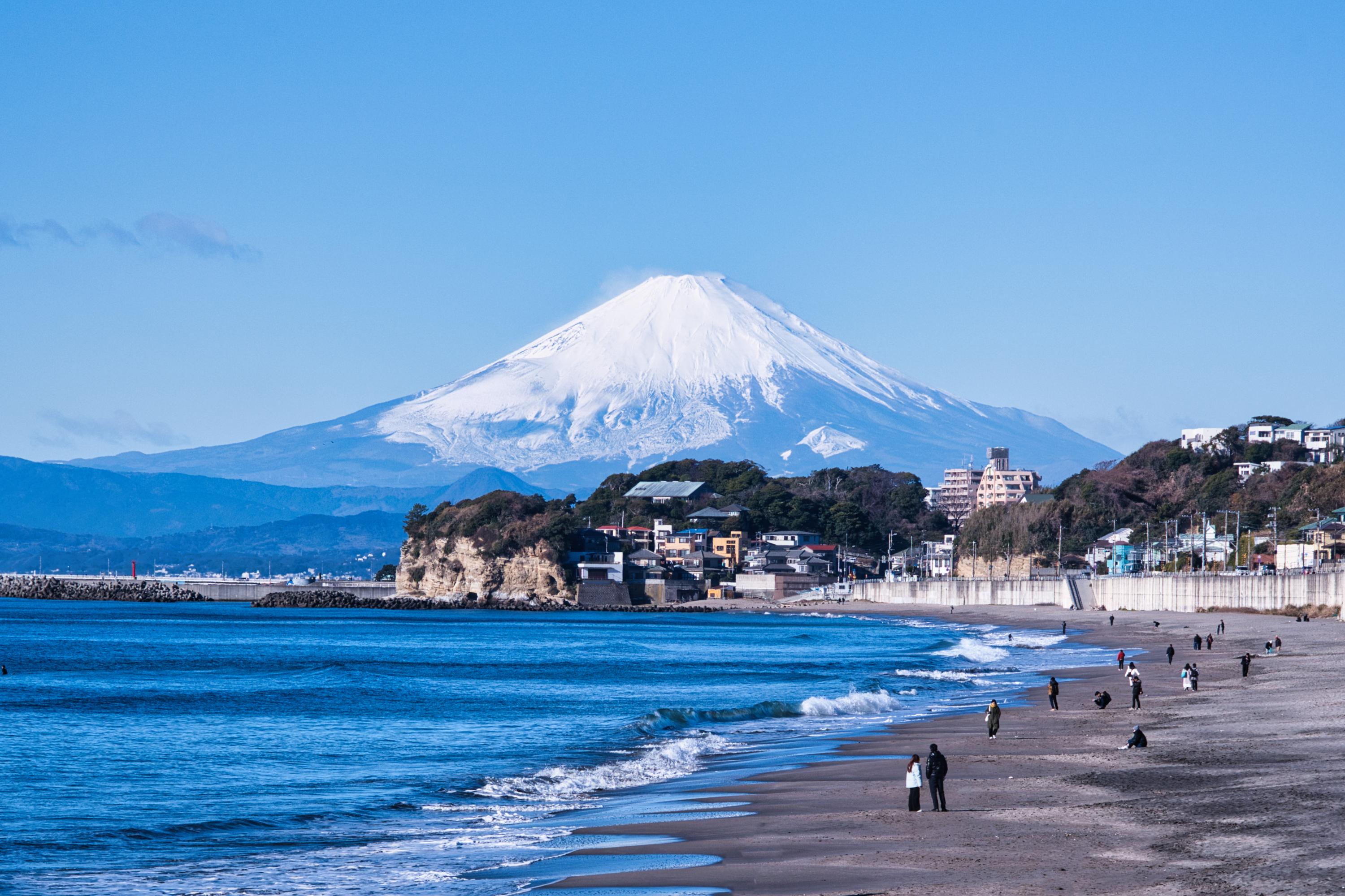 七里ヶ浜から望む富士山