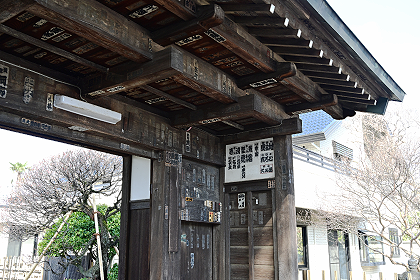 星谷寺山門のアップ写真
