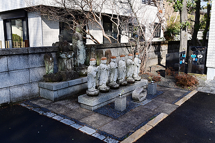 星谷寺にある六地蔵の様子
