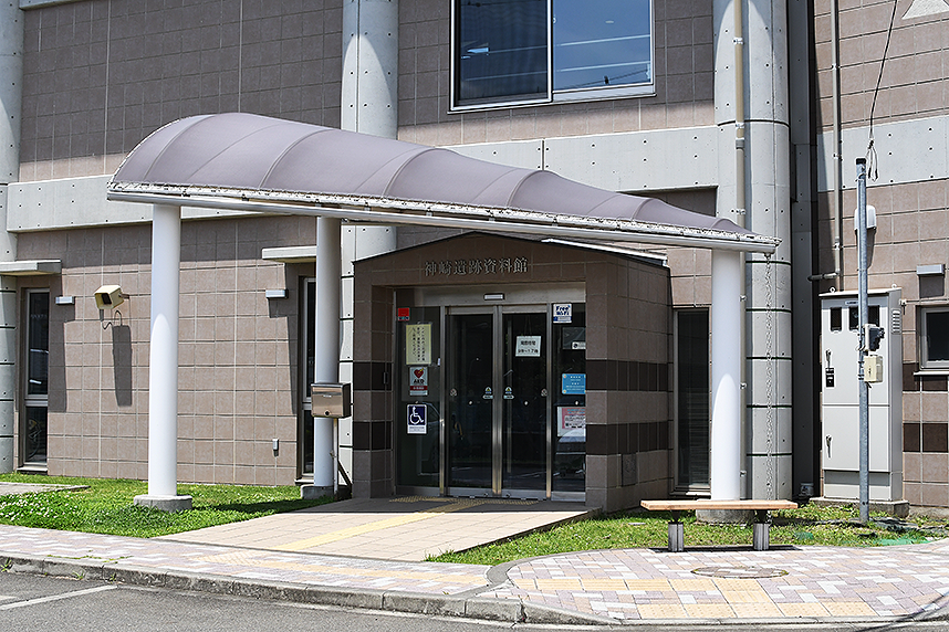 神崎遺跡資料館入口付近2