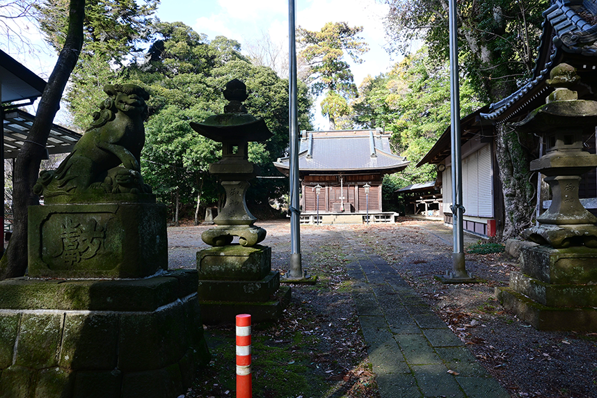 八幡神社正面から
