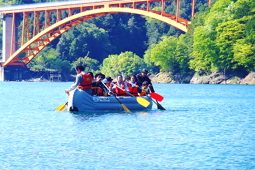 Eボートで楽しむ宮ヶ瀬湖