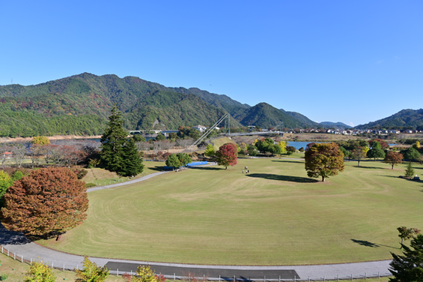 宮ヶ瀬湖の秋