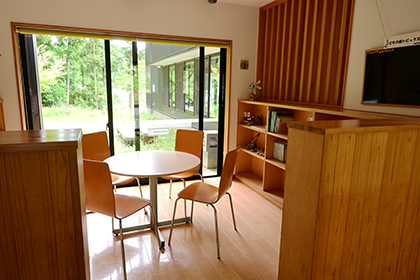 管理棟内の様子（もりの図書館）