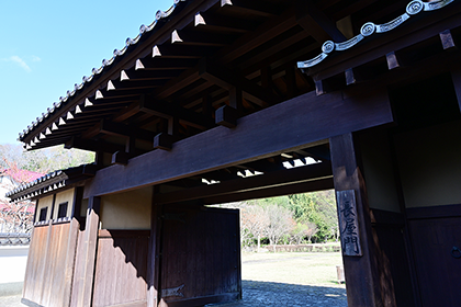 角度を変えて長屋門
