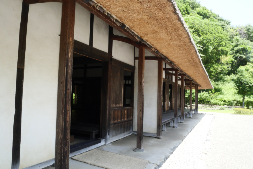 土間から旧青柳寺庫裡（古民家）の様子